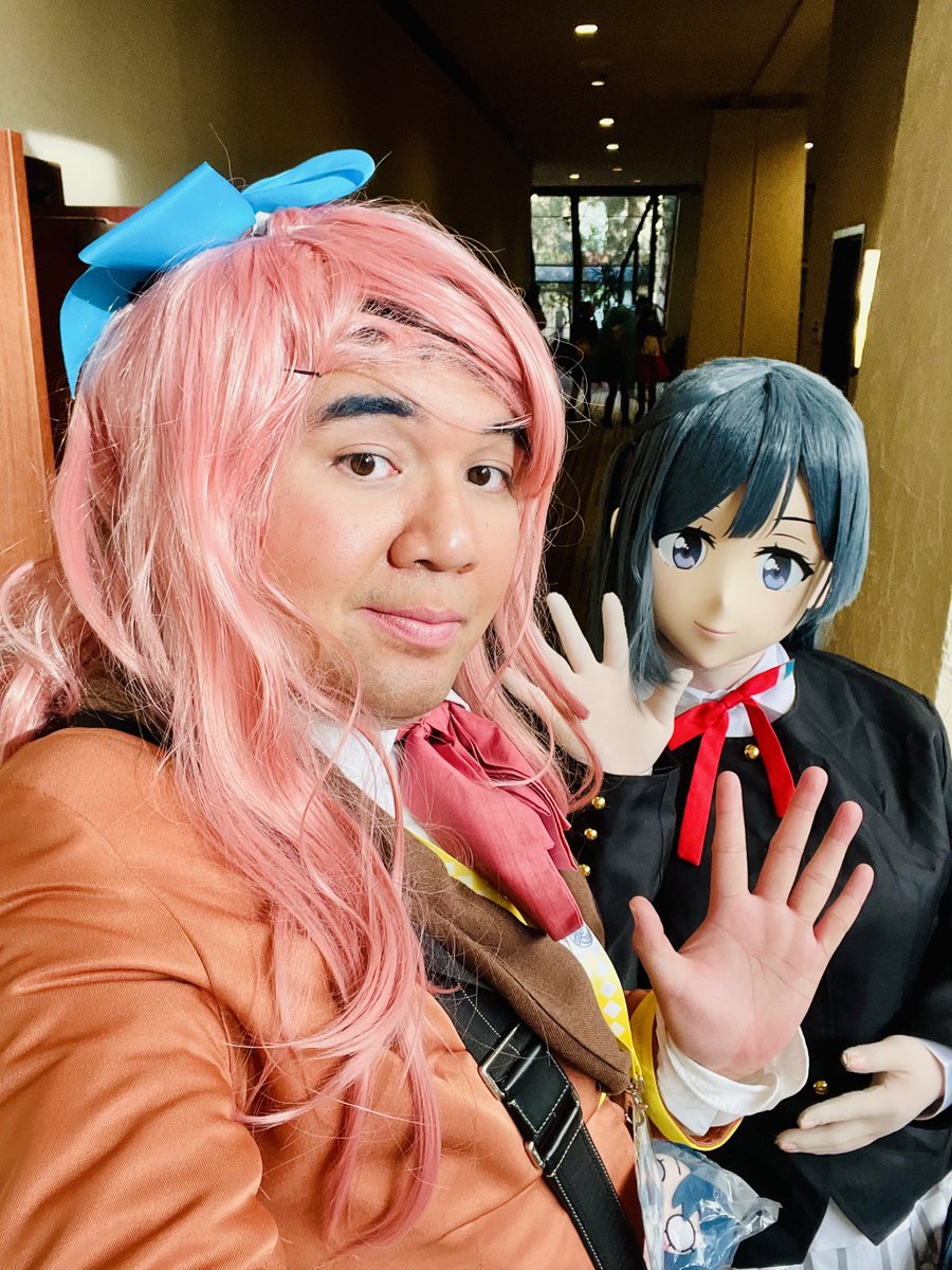 Leopauldelr's tweet photo. Two characters of the same seiyuu. #NWIdolFest #kirattoprichan #nijigasakihighschoolidolclub #cosplay #桃山みらい #優木せつ菜 https://t.co/2DYk0Xrzwb
