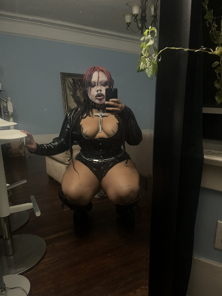 DicSlingSlasher's tweet photo. I’ll piss on you just like this :p https://t.co/PdJJaetAxU