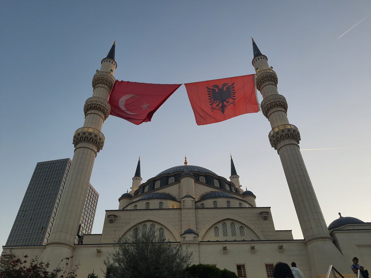 The Largest Mosque in the Balkans is finally inaugurated and open to the public

t.me/KnowledgeNomad…

#Islam
#Muslims