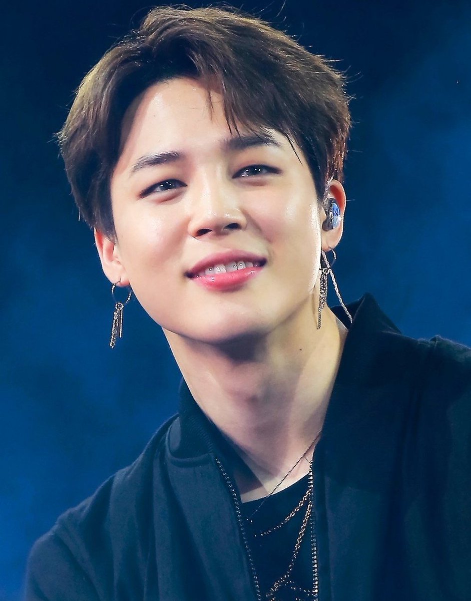 Güzel melegim beim aslinda tam ikimizin doğum gününü bağlayan saatte gelecektim ama gelemedim iyi ki tanımışım hayatıma o kadar güzel renkler katıyor ki her biri hepsinin yeri kendi icimde eksik bir yanımı tamamliyor iyi ki zihnimdeki güvenli alanimdalar