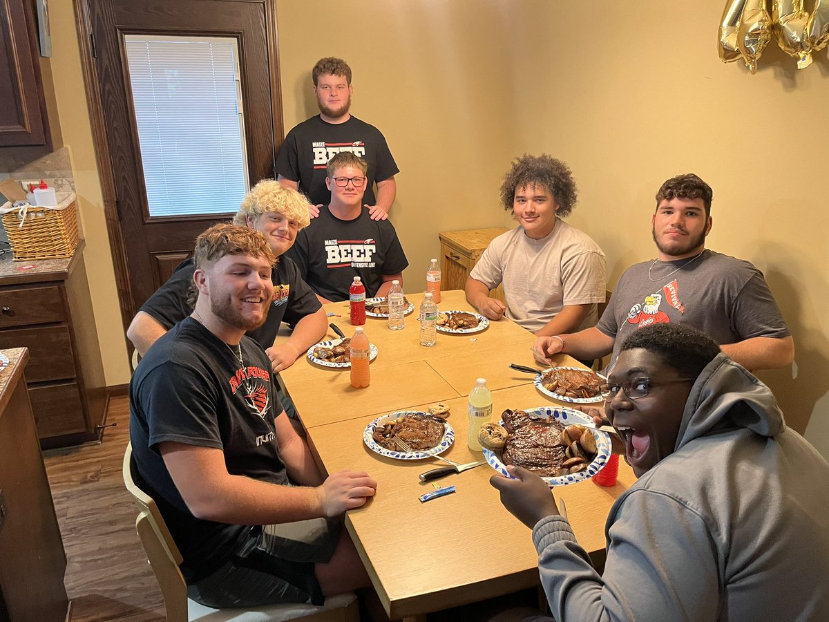 CoachMerc72's tweet photo. #MaizeOL got after it last Friday night!! I could name 55 reasons why but here a few…#Win #317Rushing #NoSacks #55-30
#FAA #Eagles #MAIZEHighSchool https://t.co/uhr6yD2LW8
