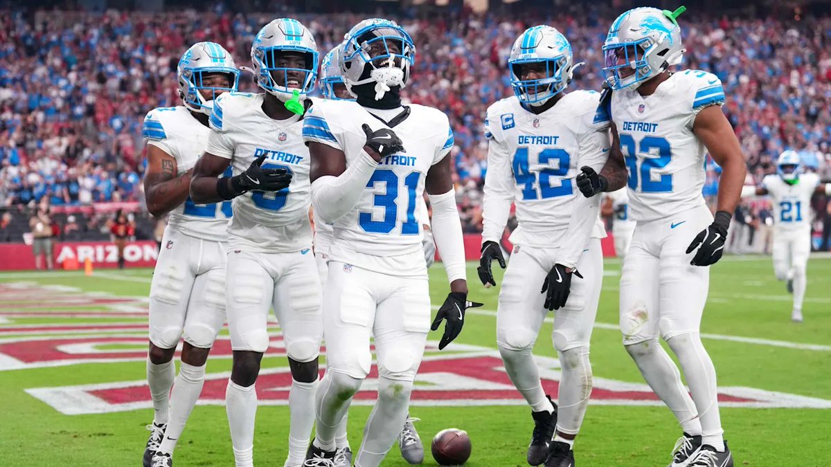 officialctpod's tweet photo. DETROIT LIONS DEFENSE TODAY VS. THE COWBOYS:

0 TOUCHDOWNS ALLOWED
3 Interceptions
2 Forced Fumbles 
4 Sacks 
11 QB Hits
10 Pass Deflections
5 Tackle For Losses
53 Rushing Yards Allowed

Aaron Glenn has this Detroit Lions defense playing on ANOTHER level. #OnePride https://t.co/R7vSjeswAA