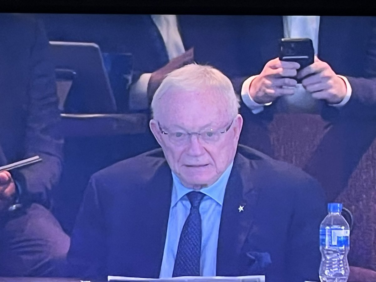Why are y’all complaining? Jerry spent the money on the QB and WR you just HAD to have. 🤷‍♂️ #DETvsDAL