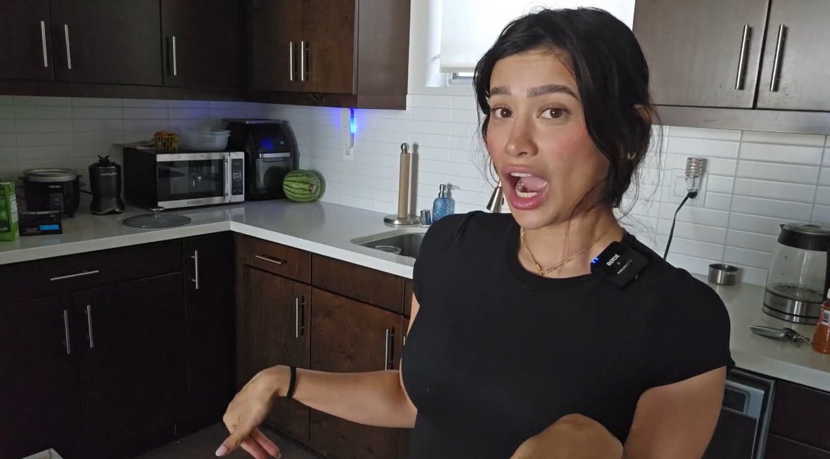 ALY IS LIVE!!! She’s cooking and will be playing games later!! 

kick.com/ALYB0BA
