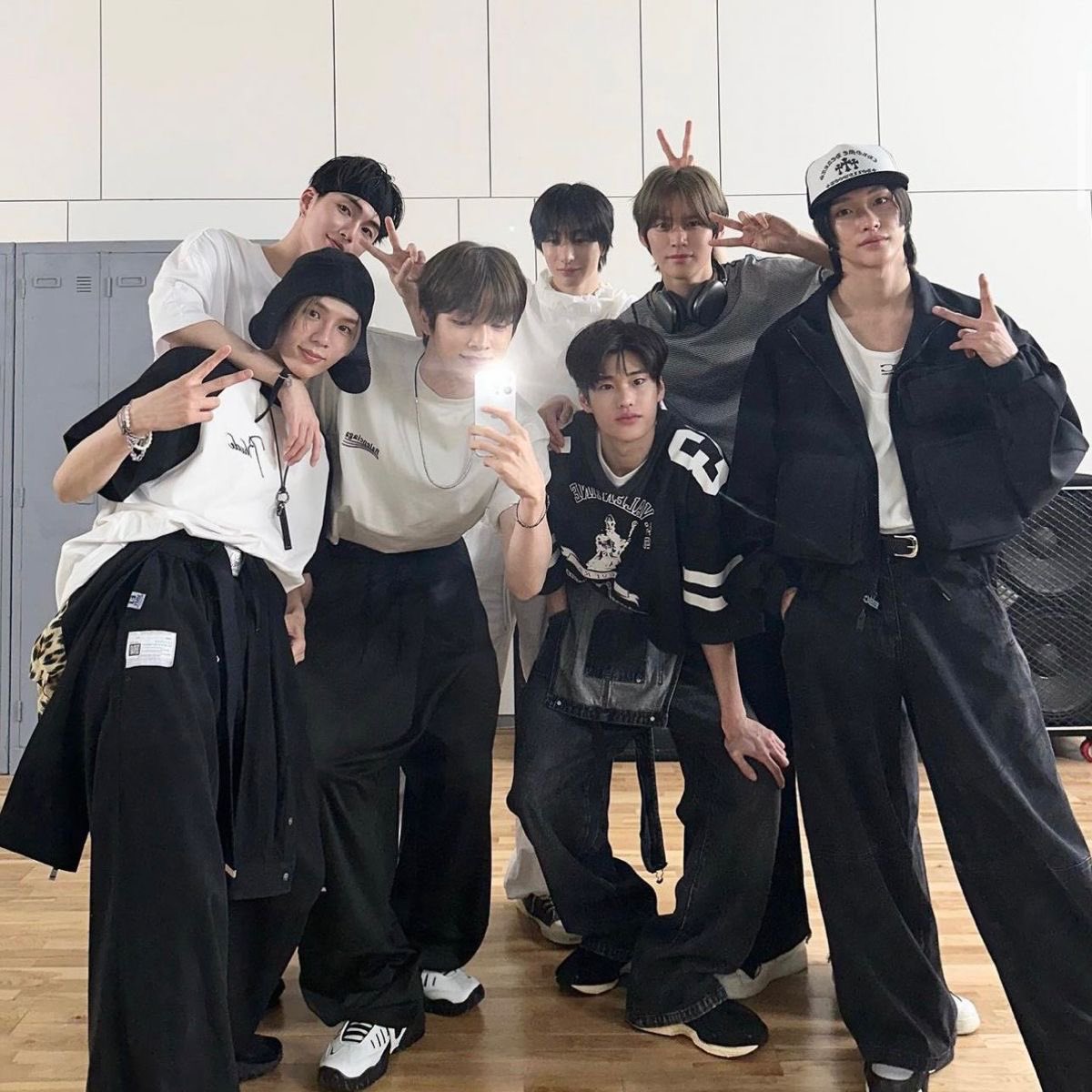 IT’S OT7 OR NOTHING
#SMSupportsBullying

WE WANT SEUNGHAN BACK 
WE WANT SEUNGHAN BACK 
WE WANT SEUNGHAN BACK 
WE WANT SEUNGHAN BACK 
WE WANT SEUNGHAN BACK 

#RIIZE_IS_SEVEN #SEUNGHAN
#JUSTICE_FOR_SEUNGHAN
<a href="/SMTOWNGLOBAL/">SMTOWN</a> 
<a href="/RIIZE_official/">RIIZE</a>