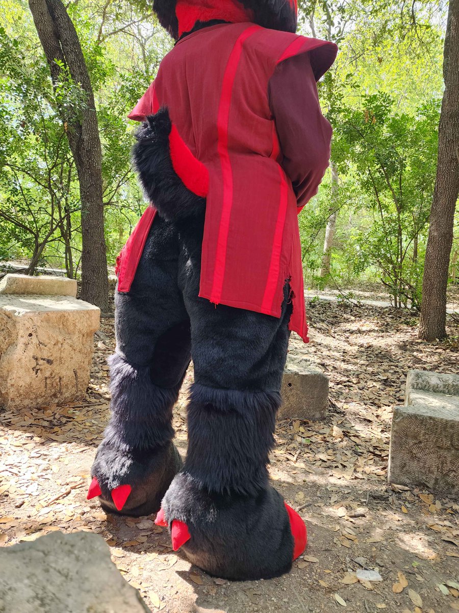 Tezzy_Arts's tweet photo. Now look at this handsome boy! It's none other than Alastor the Not Deer! I made the digilegs, feetpaws, handpaws/arm sleeves, tail, monocle, and head. GoldenFantasyArt designed the character, RexMagnusDesigns made the coat. Coming to a con near you very soon! https://t.co/gmiZNIBNYp