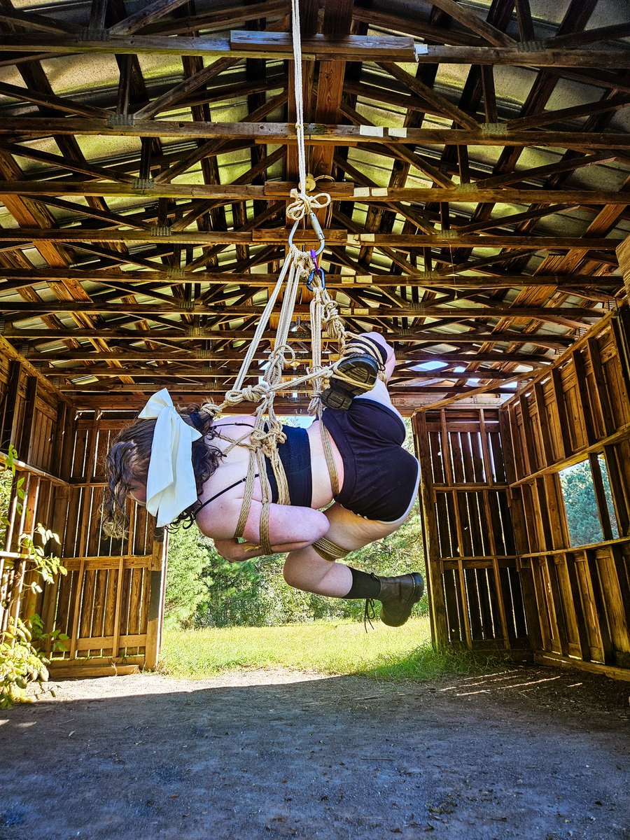 theknottyrabbit's tweet photo. Enjoy the scenery 🍄 #kink #shibari #kinkbaku #rope #model #ropebottom https://t.co/C7rPDS1za6