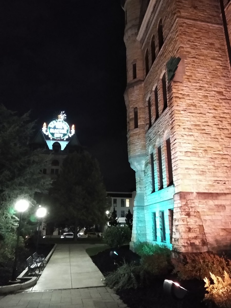 LLHoopsNEPbeat's tweet image. A little Scrantonicity in #LightUpMBC from The Electric City and Lackawanna County. @LackCountyCR