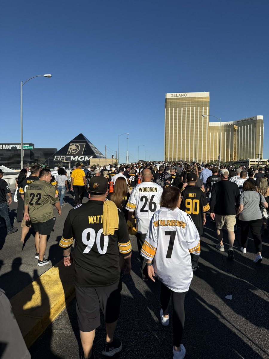 patrickpeto's tweet image. Fun experience- got to see a Steeler home game in Las Vegas- complete with a Bubby Brister sighting