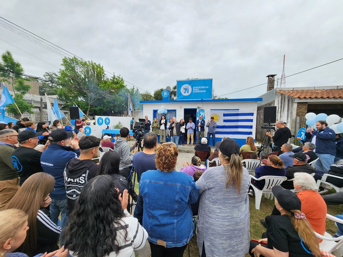 lista71's tweet photo. Inauguramos una nueva sede de la 71 de cara a este 27 de octubre 🇺🇾🗳️

Rodeados de compañeros y vecinos de la zona, abrimos las puertas de una casa 71 más.

A partir de hoy, te esperamos también en 📍José Ramírez y Timbues ⚪️🔵 https://t.co/pwYvRJVyU5