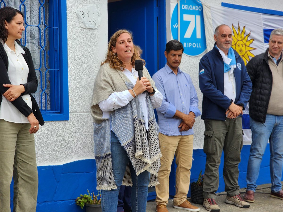 lista71's tweet photo. Inauguramos una nueva sede de la 71 de cara a este 27 de octubre 🇺🇾🗳️

Rodeados de compañeros y vecinos de la zona, abrimos las puertas de una casa 71 más.

A partir de hoy, te esperamos también en 📍José Ramírez y Timbues ⚪️🔵 https://t.co/pwYvRJVyU5