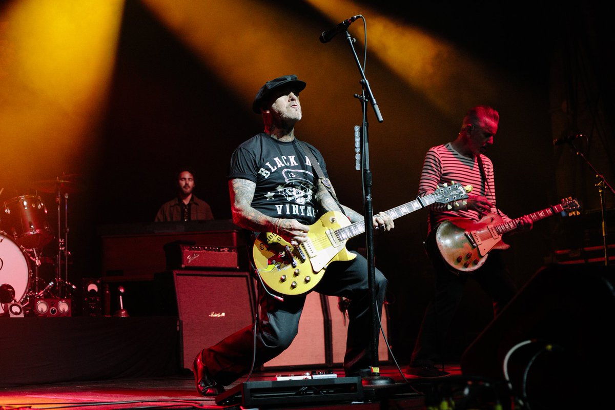 HowWeAreupdates's tweet image. Photos of @SocialD1 with @TheBellRays at a sold out @TheParamountNY in Huntington, NY on 10•11•24. See more pics: tinyurl.com/5axh8z25
📷:@TheAndyJimenez
