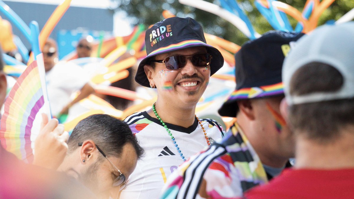 ATLUTD's tweet photo. Rowdy and 𝐏𝐑𝐎𝐔𝐃 🌈

Raised our flags high at this year’s Atlanta Pride Parade 🌟 https://t.co/EAmH5Xj9M7