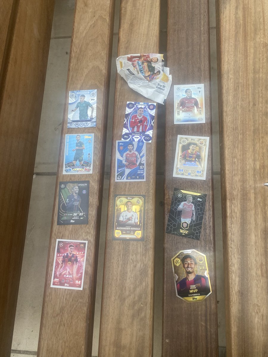 lacrusafon's tweet image. @topps
Just opened a matchattax pack ( bought at The Works) with my 7 year old only to find 11 cards. It says 12 cards on the packet. #missingcard #wenoticed