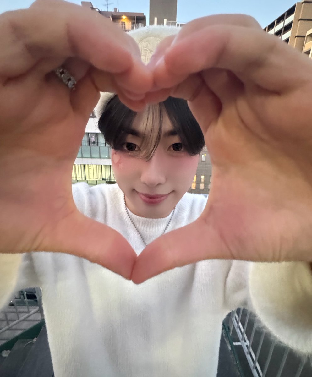 ADAP_offcl's tweet photo. 내 ���음을 받아랏🫶🏻😊

#ADAP #에이댑
#JUNSEOK #준석
#ALL_DREAMS_ARE_POSSIBLE https://t.co/ywXtK0vLkH