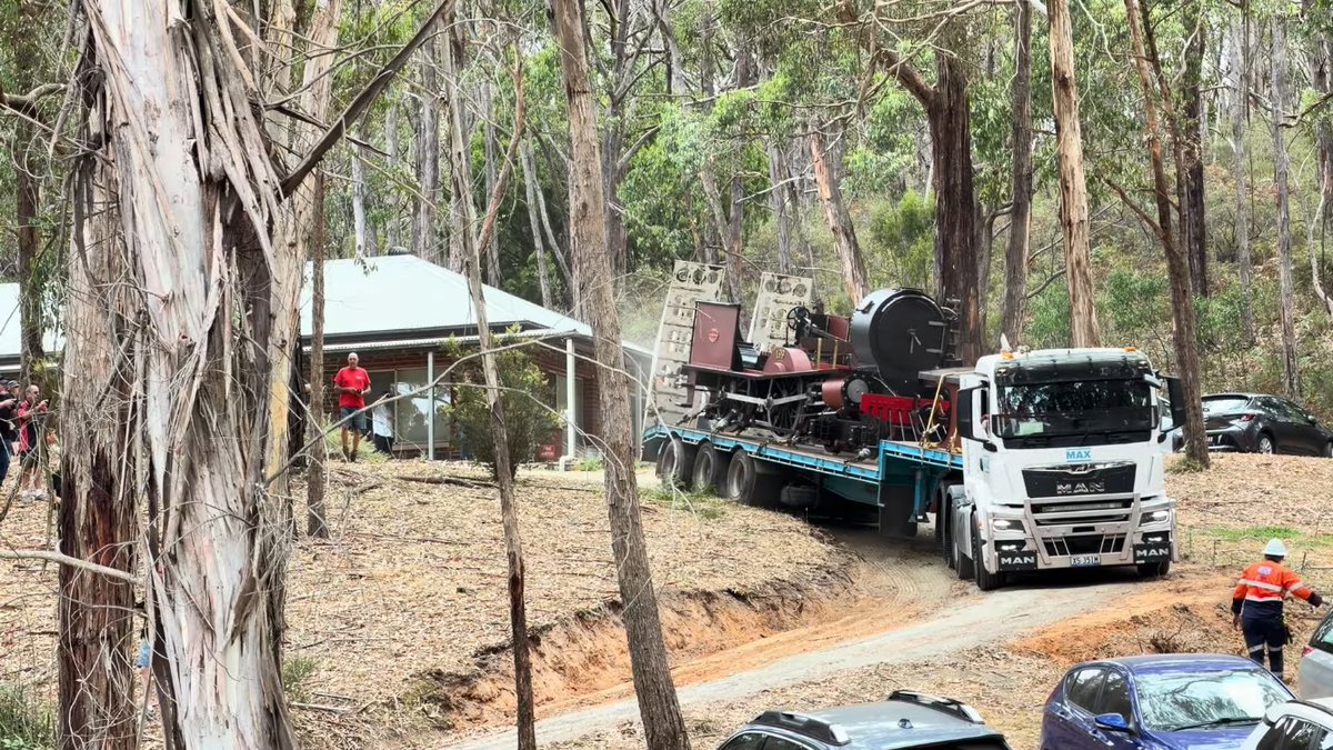 kan3kur3chann3l's tweet image. うわーーピーテン*風英国式4-4-0の新造かぁ

New Build Steam Locomotive Moved to Pichi Richi Railway youtu.be/vx0Hb8GFa1Q?si… @YouTubeより

*オリジナルのZ classは豪州製