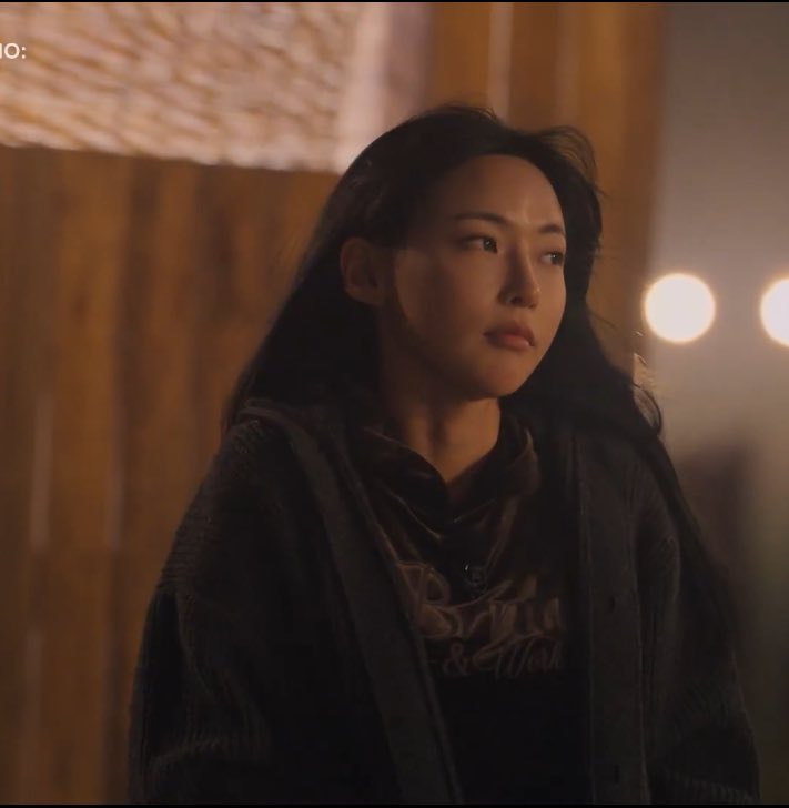 iawsnapyu's tweet image. อย่าบอกนะคะว่าเสื้อ ฮยอนแจ55555 เพราะตอนนั่งรอบกองไฟนั่งข้างกันแล้วมีซีนจับมือกันแต่โดนตัดออก แถมฮยอนแจส่งหัวใจสีทองให้มินจีด้วยช่ะ มมนี้พี่ตัดออกทำไมคะ อ๊ากกกกกกกกก 
#singlesinferno5