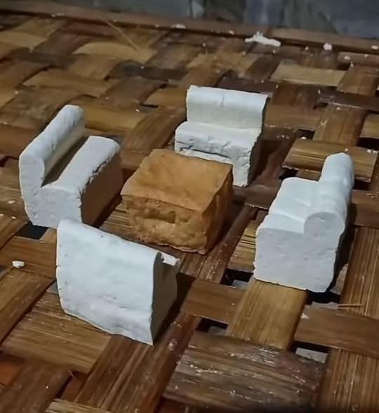 Ruang tamu ❌
Ruang tahu✔️