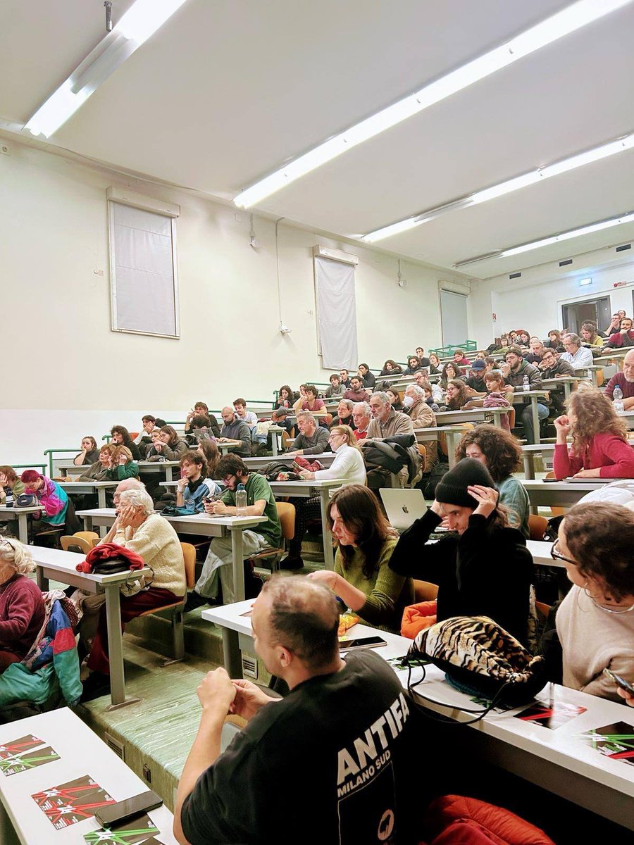 MILinMOV's tweet photo. ASSEMBLEA POPOLARE IN STATALE VERSO LA CONTESTAZIONE ALLE OLIMPIADI   

Ieri in Statale l'assemblea in vista della contestazione ai Giochi invernali che inizieranno tra pochi giorni che assumono un aspetto ancor più inquietante per l'annunciata presenza dell'ICE a Milano https://t.co/vEzztUCiAr