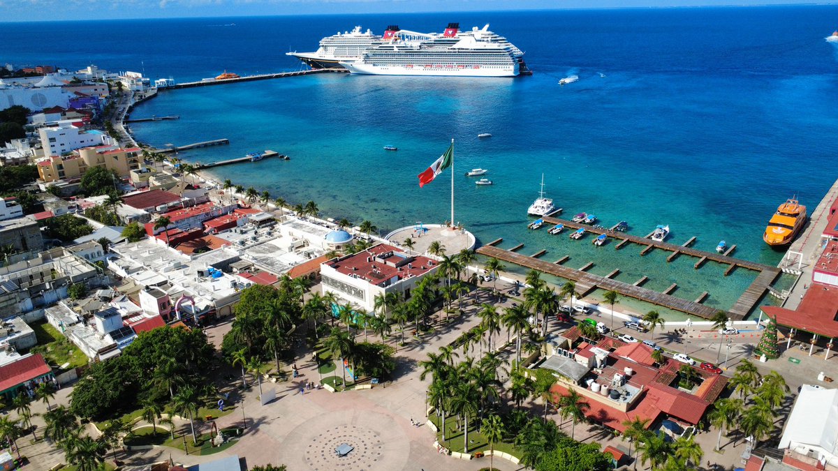 Tu viaje inicia en el mar y continúa explorando cada rincón de Cozumel 🚢✨