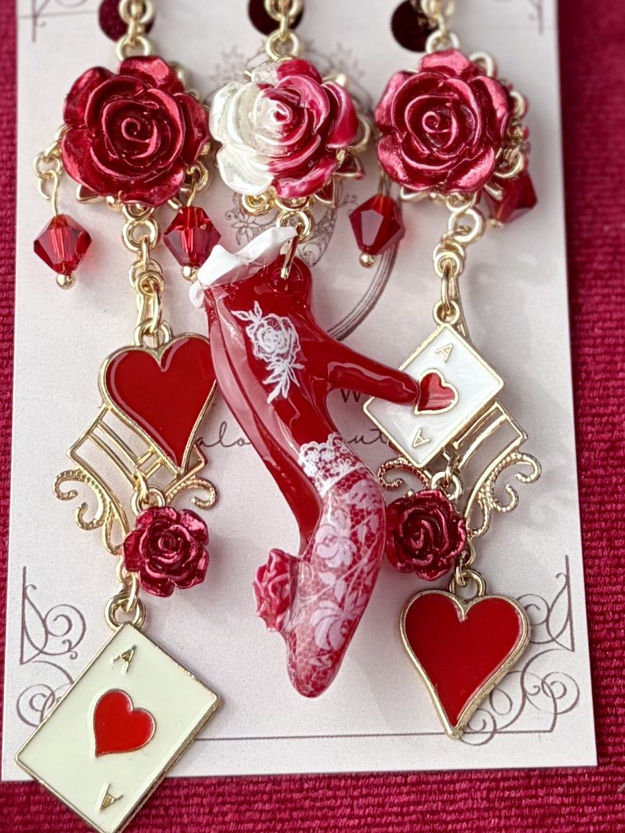 新しく作った赤に白レース模様めちゃかわで好き❤️