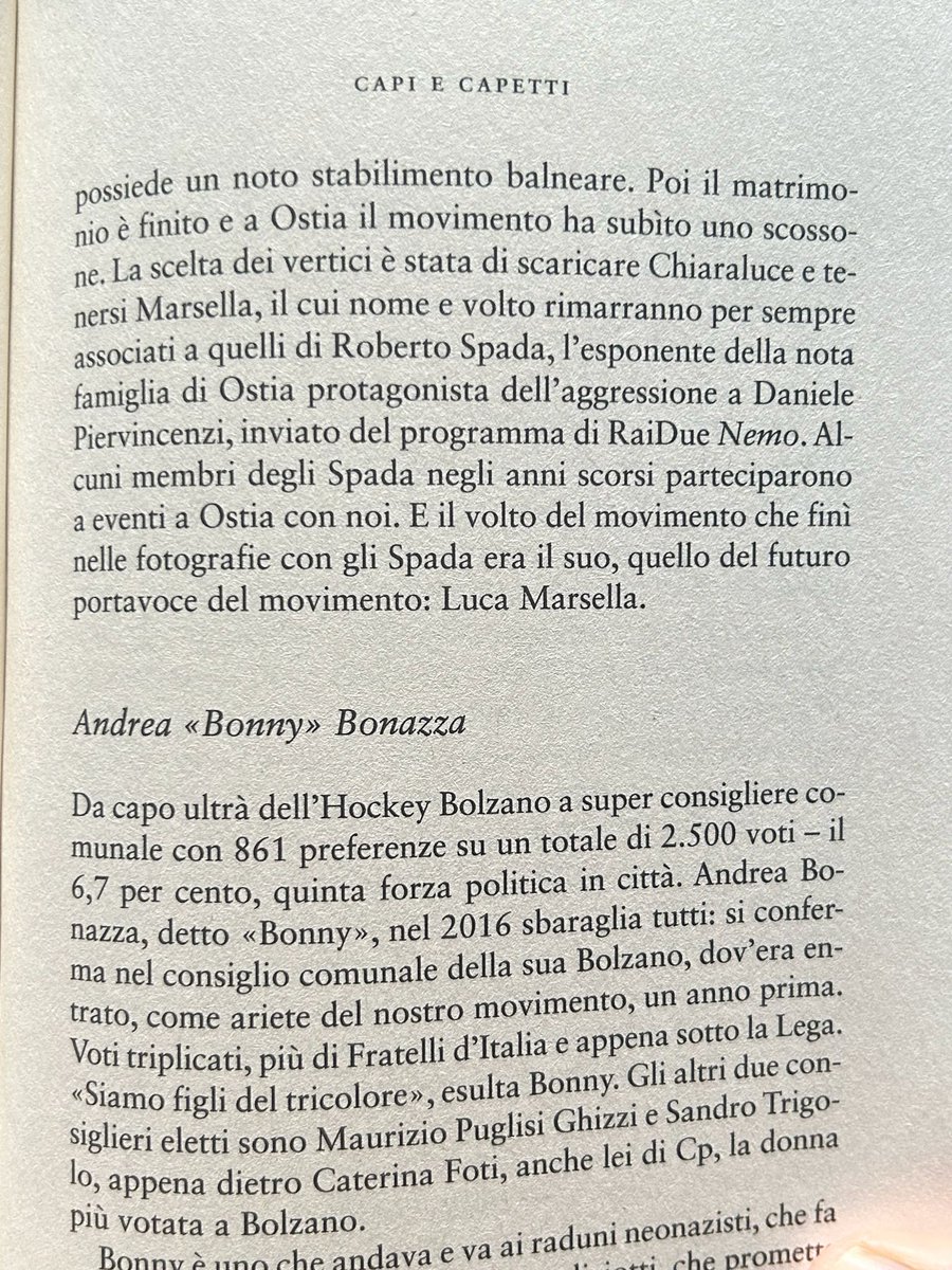 "L'antifascismo è mafia" dice Luca Marsella, portavoce di CasaPound. Quello che a Ostia faceva iniziative con esponenti del clan mafioso Spada. Chi è, chi non è e chi crede di essere Marsella - il "portavoce per caso" - lo racconto ne "Il libro segreto di CasPound" ⤵️