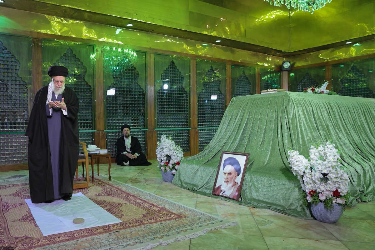 On the eve of the 47th anniversary of the victory of the Islamic Revolution, Imam Khamenei visited the mausoleum of Imam Khomeini (ra) this morning, Jan. 31, 2026.