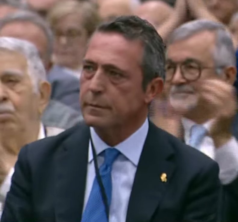 #SONDAKİKA | Murat Salar: "Bir önceki toplantımızda borç rakamının içinde Başkanımız Sayın Ali Koç'a kulübümüzün borç miktarı vardı. Başkanımız, ailesi ve varislerini de kapsayacak biçimde her türlü hukuki evrakı kulüp adına ibraz etmeye hazır olduğunu söylemişti. Kıymetli