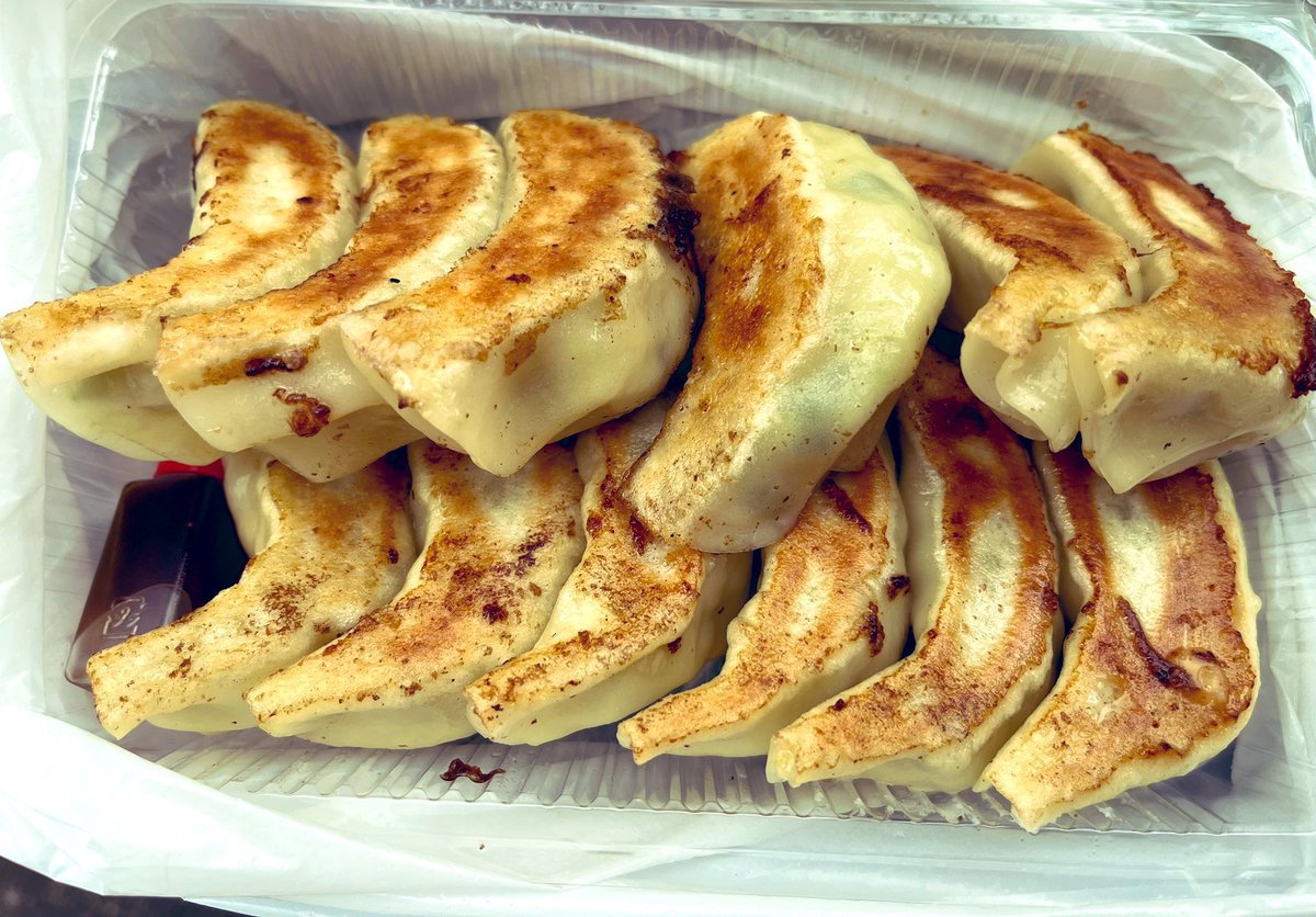 Bashamichi_H's tweet image. この餃子、12個で440円って値段に
2度見して買ったんだけど、お店の方から

『この前値上げしたの、ごめんね』

って言われて思考がフリーズした