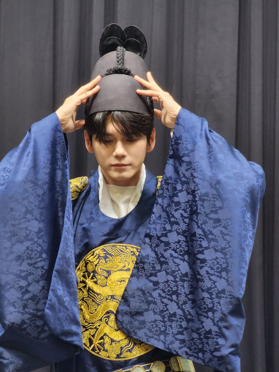 ฝันที่เคยฝัน หลังจากเห็นในรูปตัดต่อมานาน ฮีใส่จริงๆคือหล่อยิ่งกว่ามาก รับซากึกที 😭