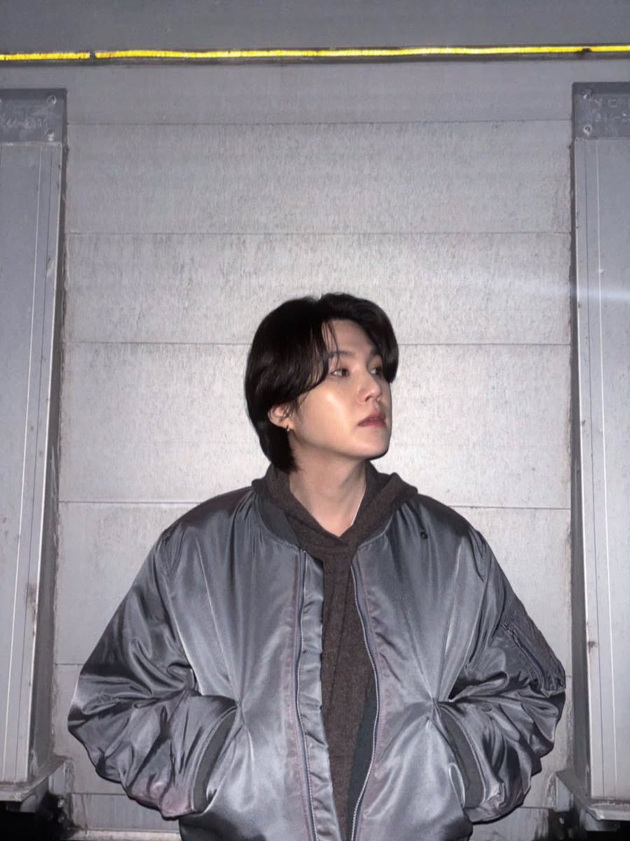 BTS’ SUGA shares new photos.