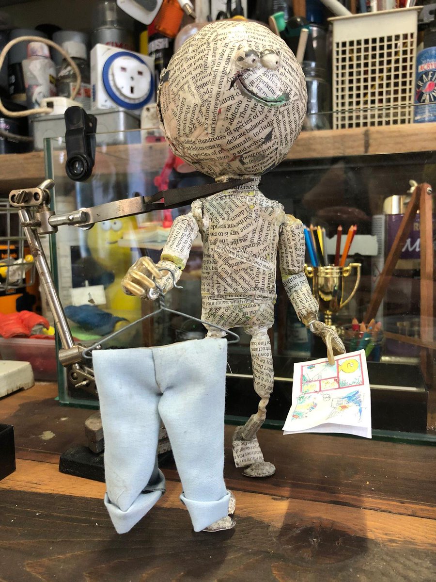 DMundos

Lazy Saturday morning, reading the papers, doing the washing ✊