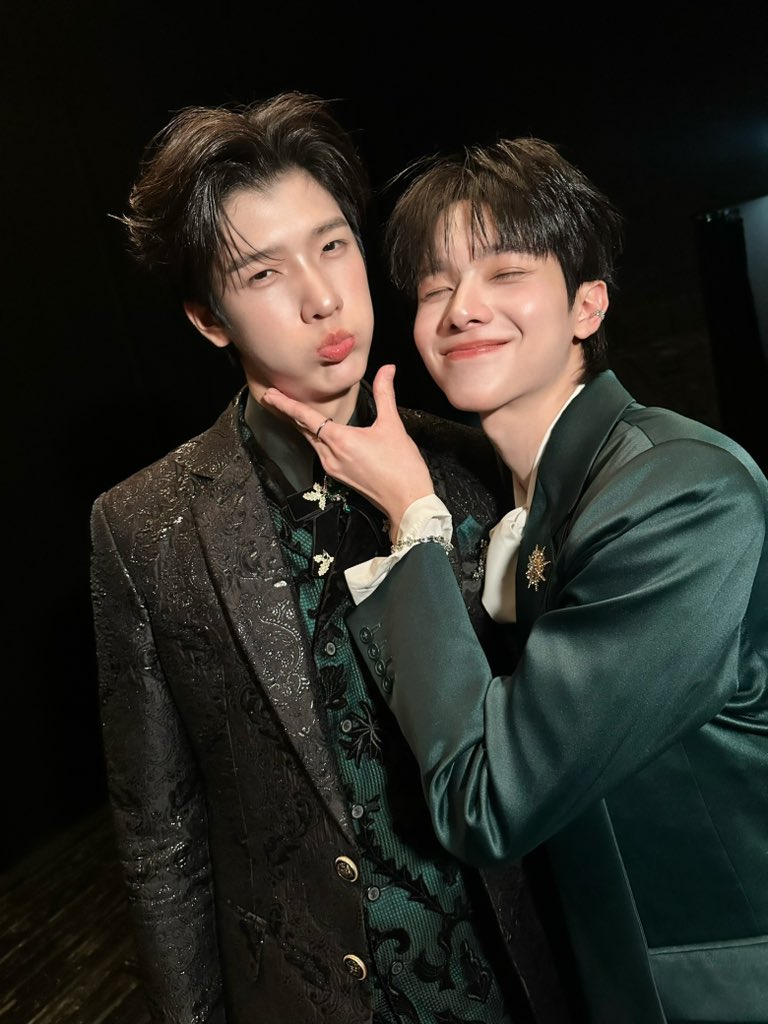 kerdomundi's tweet image. เข้าวังวันที่ 2 ชุดหล่อสวยเหมือนเดิม เพิ่มความน่ารักให้ชาวเอมมาลีอีกนิดนึง♥️
#TNPFMinOsaka