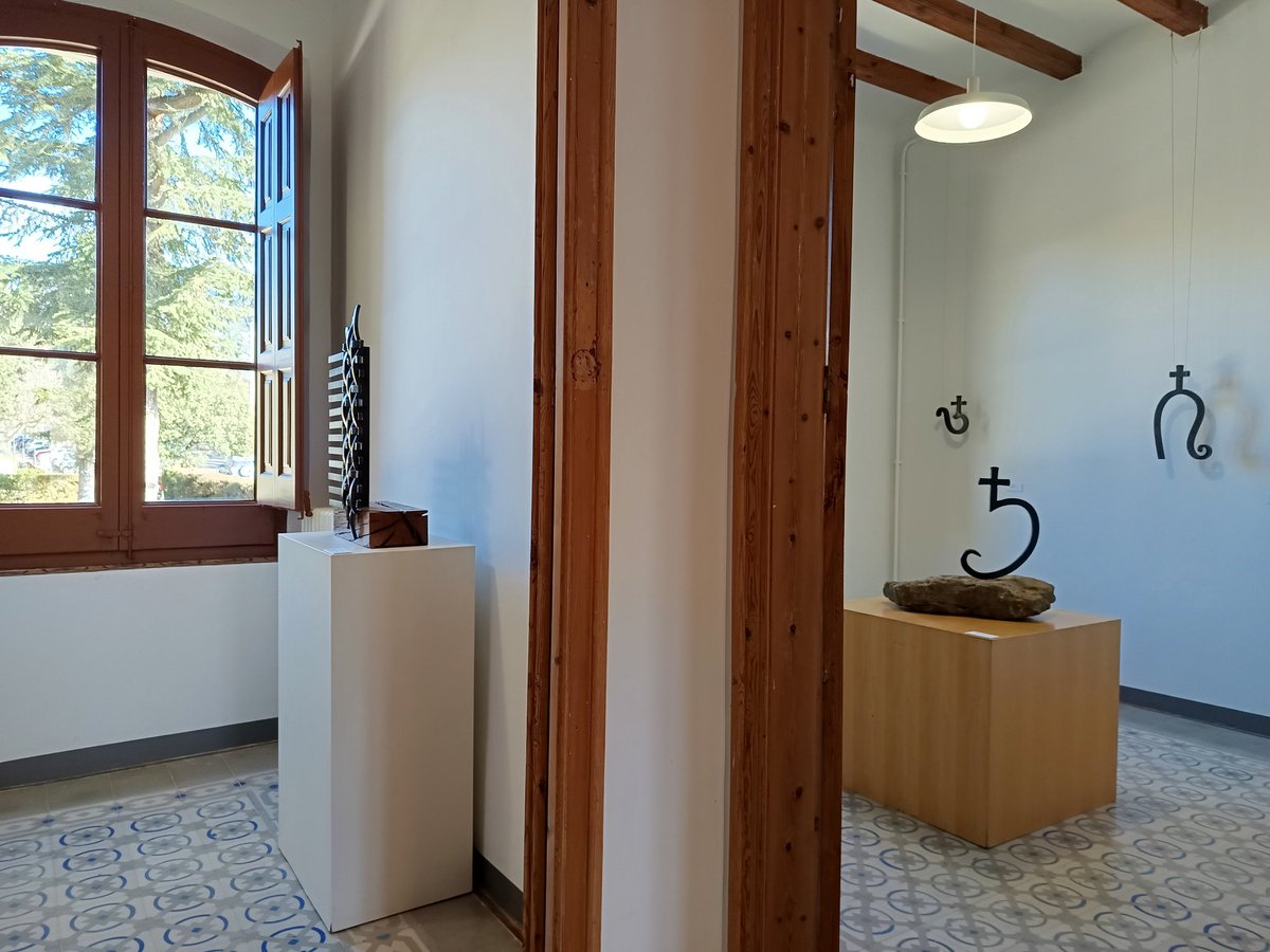 Exposició; fins el 8 de febrer❗
Donant ànima al ferro a Ca l'Andreuet, d'Enric Pla i Montferrer.