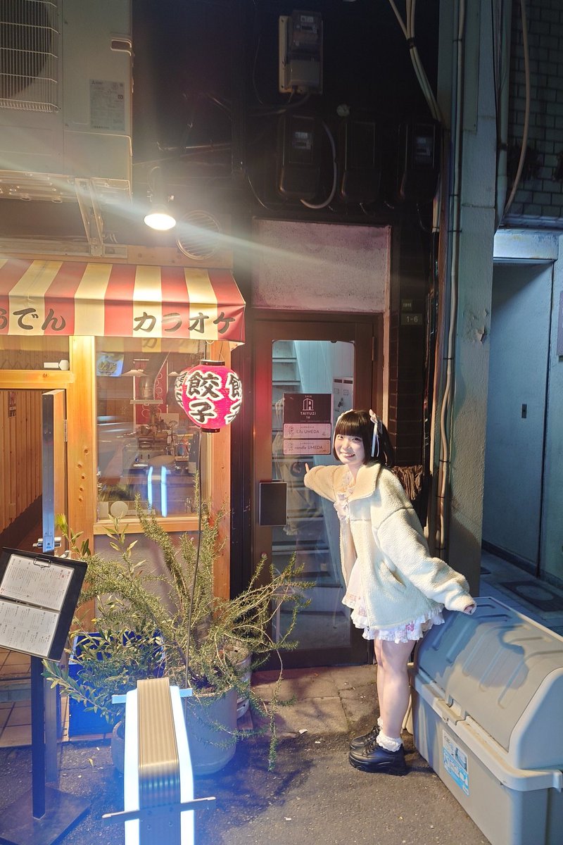 オフ会の準備に少し時間が切っているため、
19:10ごろを目安に開始させていただきます。
建物の前で少しお待たください。