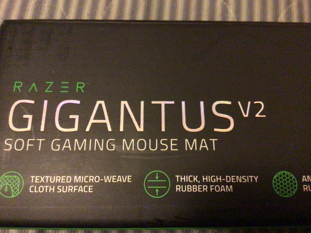 出先でついでにRAZERのマウスパッド買ってきた！
これ使って遊ぶの楽しみだわ！
#RAZER