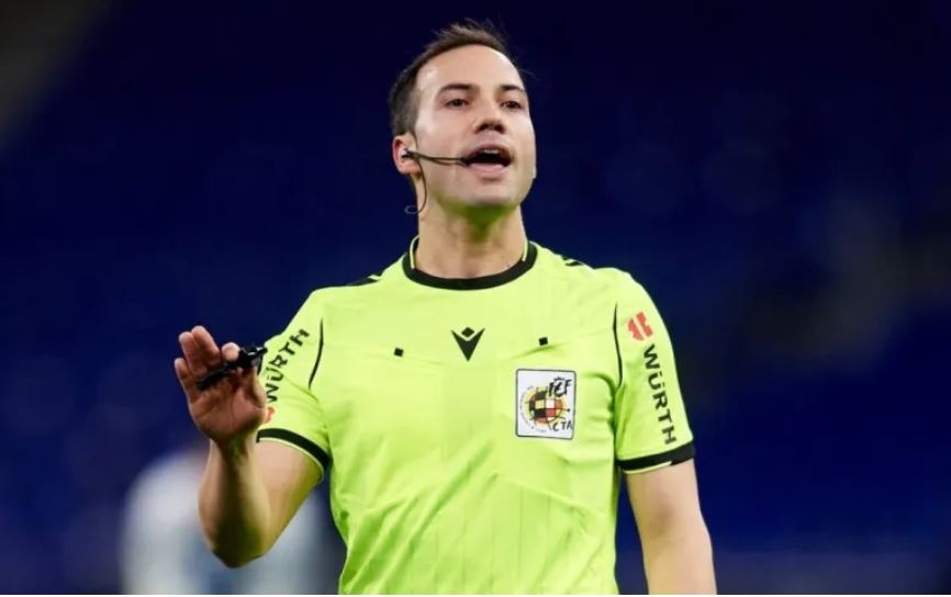 💪 Oliver De La Fuente Ramos debuta hoy como árbitro VAR de Primera División
🖥️ El colegiado vallisoletano escoltará al manchego Javier Alberola Rojas en el #RealOviedoGirona (14h)
👍 El <a href="/CTARFEF/">CTA</a> premia, con buen criterio, a aquellos que lo merecen