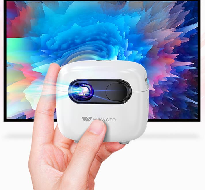 手のひらから広がる120インチの迫力！ どこでも気軽に大画面シアター