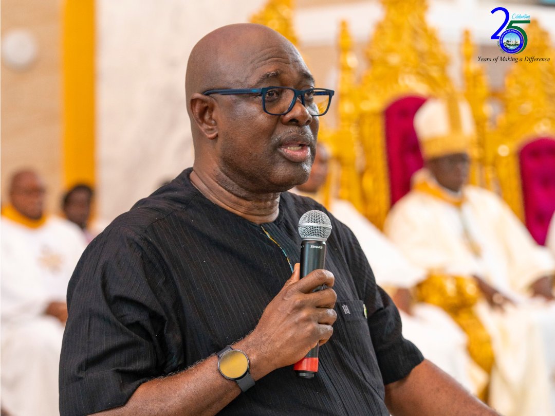 MD/CEO NDDC Dr. Samuel Ogbuku and his delegation, arrive St. Paul’s Catholic Church, Ofoni, for the Funeral Mass of His Excellency, Late Sen. Lawrence Ewhrudjakpo PhD,  Deputy Governor of Bayelsa State.