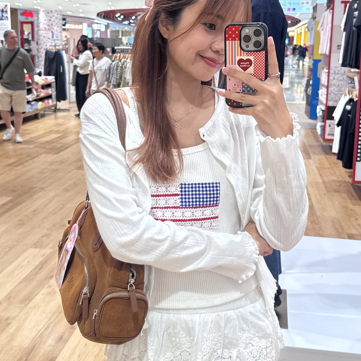 ช่วงนี้อินเสื้อผ้าแนวๆนี้มาก พวกที่มีดีเทลน่ารักๆ เสื้อลายฉลุ ลูกไม้ อันนี้แบรนด์ไทยด้วยไม่ใช่ป้ายจีน ราคาหลักร้อยย🫶🏻