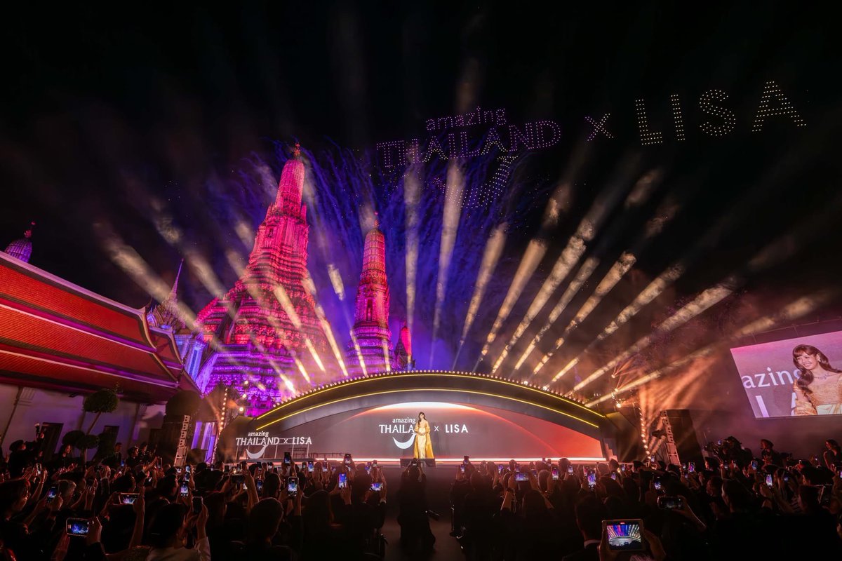 Fave 📸 😍

Proud of you 🐥 

#LISA <a href="/go2Thailand/">AmazingThailand</a> 
<a href="/wearelloud/">LLOUD</a> <a href="/AmazingThailand/">AmazingThailand</a>

#AmazingThailandxLISA
#FeelAllTheFeelings