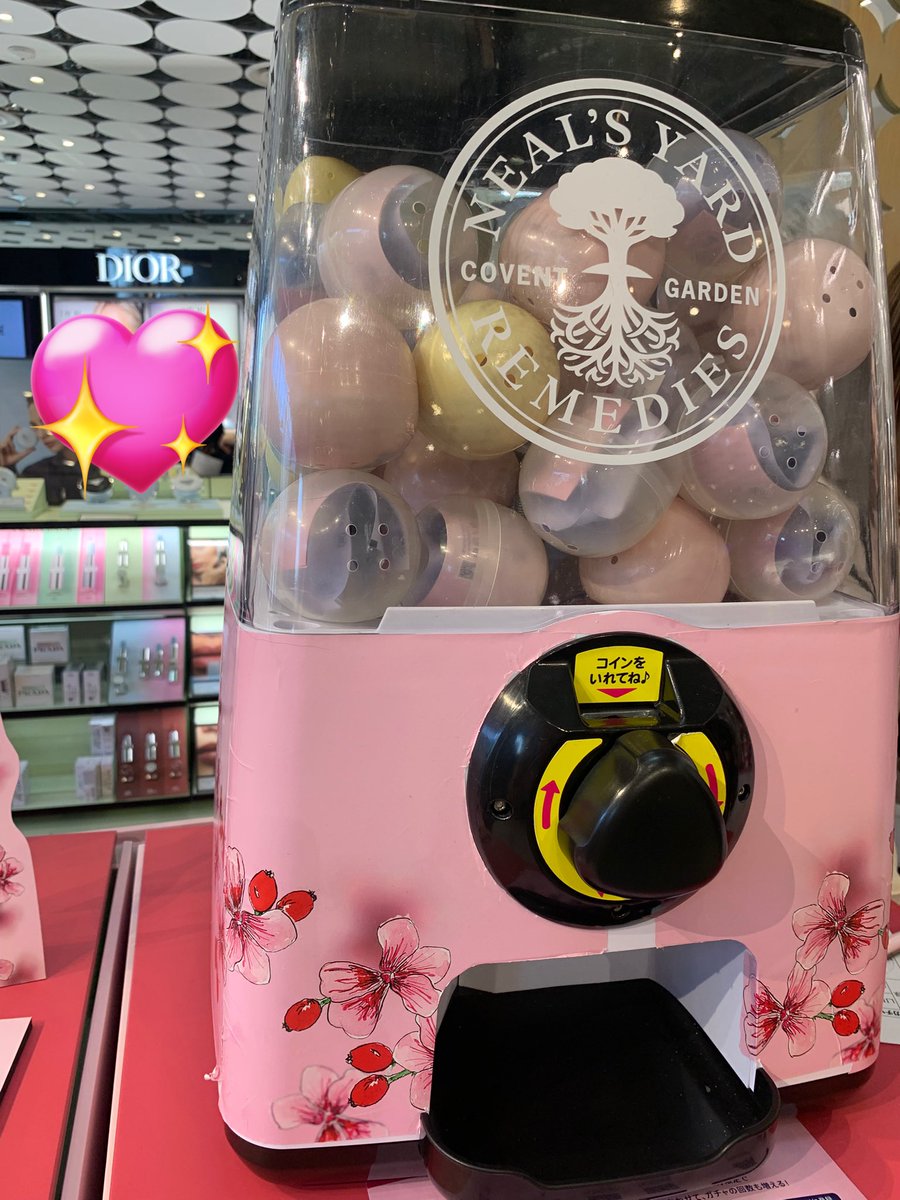 アットコスメでニールズヤードのポップアップ つけていただいたハンドクリームがいい香りすぎた🌹ガチャ運はなかったけど、クレンジングお試しできるの嬉しい！