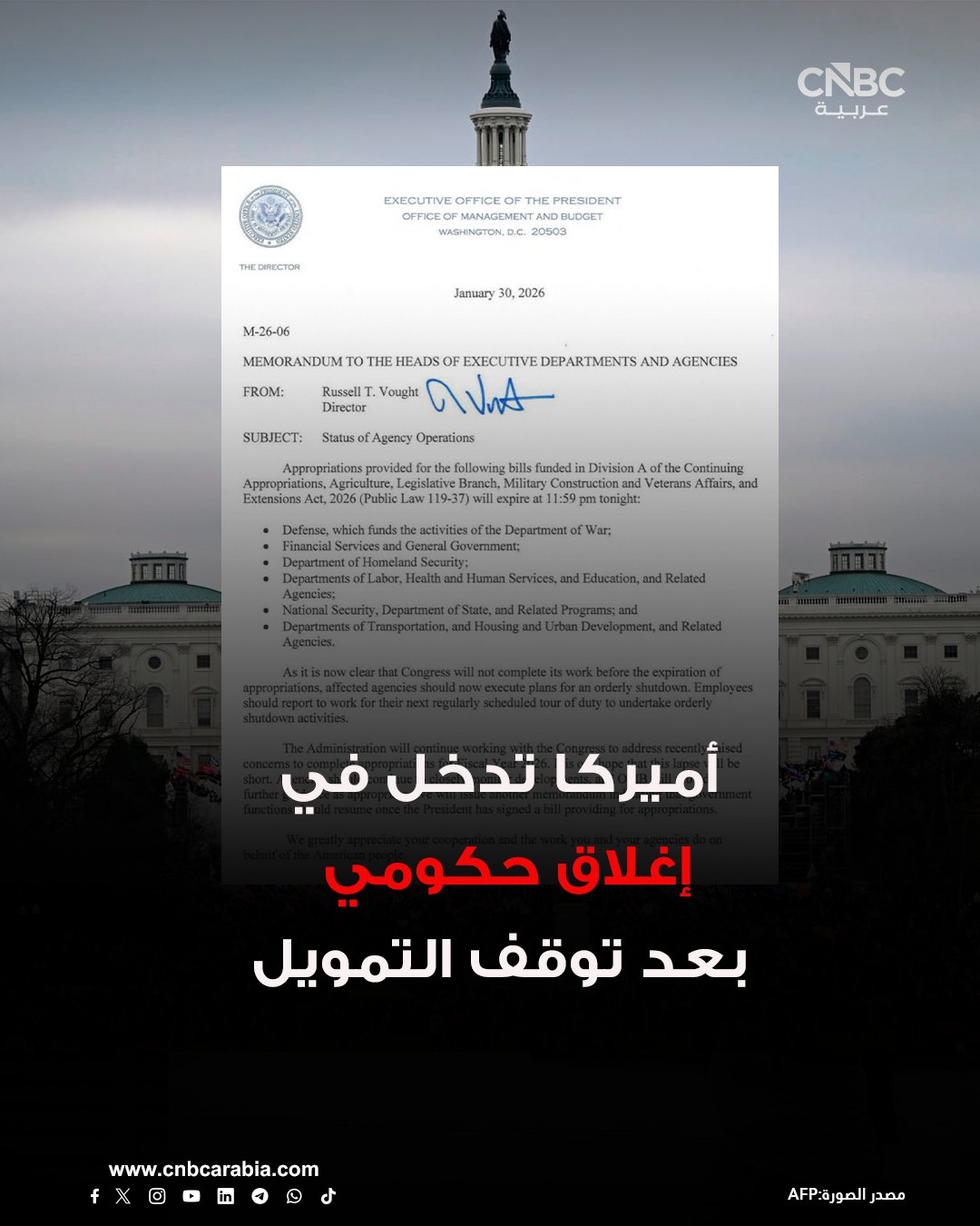 أميركا تدخل في إغلاق حكومي بعد توقف التمويل. دخلت الحكومة الأميركية إغلاقًا جزئيًا رسميًا بعد انتهاء صلاحية التمويل عند الساعة 11:59 مساء الجمعة، وفق مذكرة صادرة عن مكتب الإدارة والموازنة في البيت الأبيض. المذكرة وجهت الوزارات والهيئات المتأثرة إلى تنفيذ خطط الإغلاق المنظم فورًا. جاء الإغلاق رغم توصل مجلس الشيوخ إلى اتفاق سياسي وإقراره حزمة تمويل مؤقتة، بسبب عدم تصويت مجلس النواب عليها حتى الآن. يتوقع أن ينعقد مجلس النواب يوم الاثنين للتصويت على الاتفاق، ما يجعل الإغلاق مؤقتًا وقصير الأمد في حال تمريره. السبب الرئيسي للأزمة يتمثل في خلاف سياسي حاد حول تمويل وزارة الأمن الداخلي، بعد مطالب ديمقراطية بفرض قيود جديدة على عمل عناصر الهجرة الفدراليين. يطالب الديمقراطيون بحظر ارتداء الأقنعة لعناصر إنفاذ القانون، وإلزامهم بارتداء كاميرات 