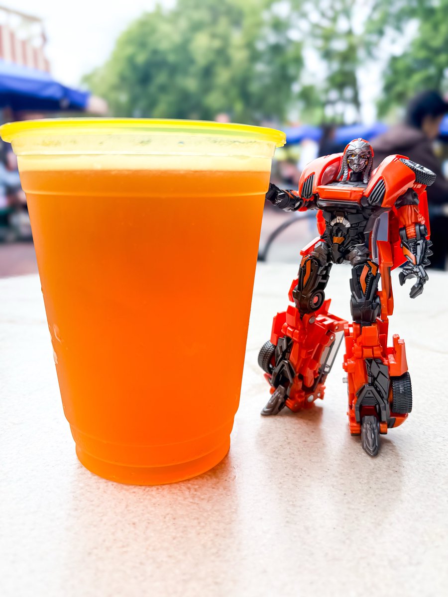 ColorlessTune's tweet image. Have a beer. 

#Hasbro #Transformers #ToyPhotography