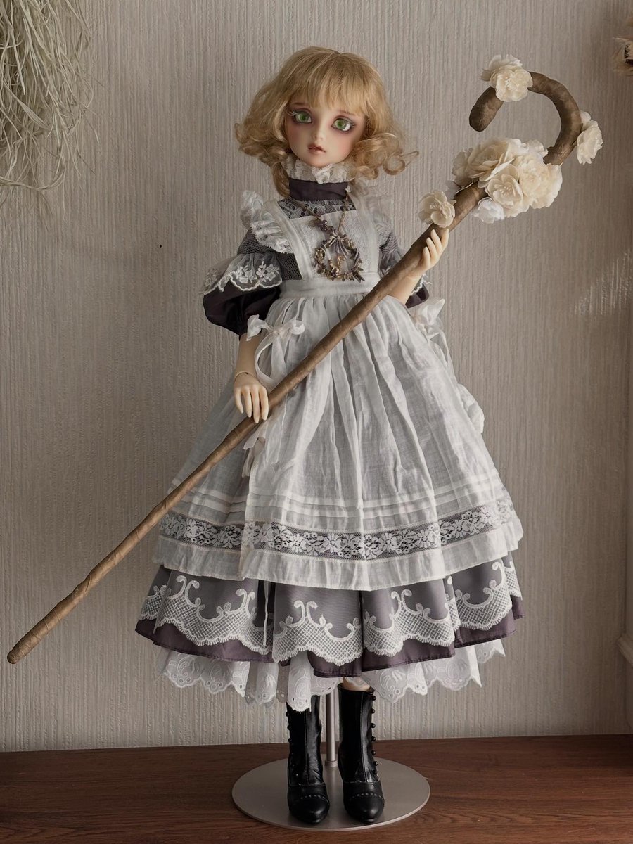 dela_freie's tweet image. 【ドルミス販売品のお知らせ　その4】

第61回Doll’s Myth. 
2026年2月1日（日）OMM Ｃホール
FREIE ブースNo.G-1

過去作も少し持参します。
羊飼いの杖シロバナ　7,000円
ドレスハット　7,000円
カンカン帽　5,000円〜

お支払いは現金とクレジットカードのタッチ決済がご利用いただけます。