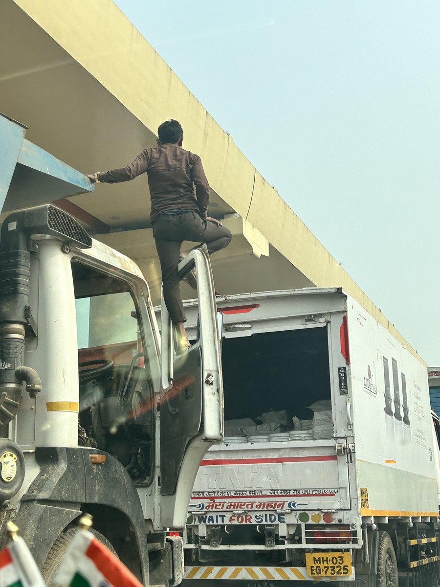 Stuck in Traffic since last 30 mins near Kasheli Steel Bridge while going towards Kalher  &amp; traffic is not moving <a href="/ThaneCityPolice/">ठाणे पोलीस.. Thane Police</a>. Kindly look into this