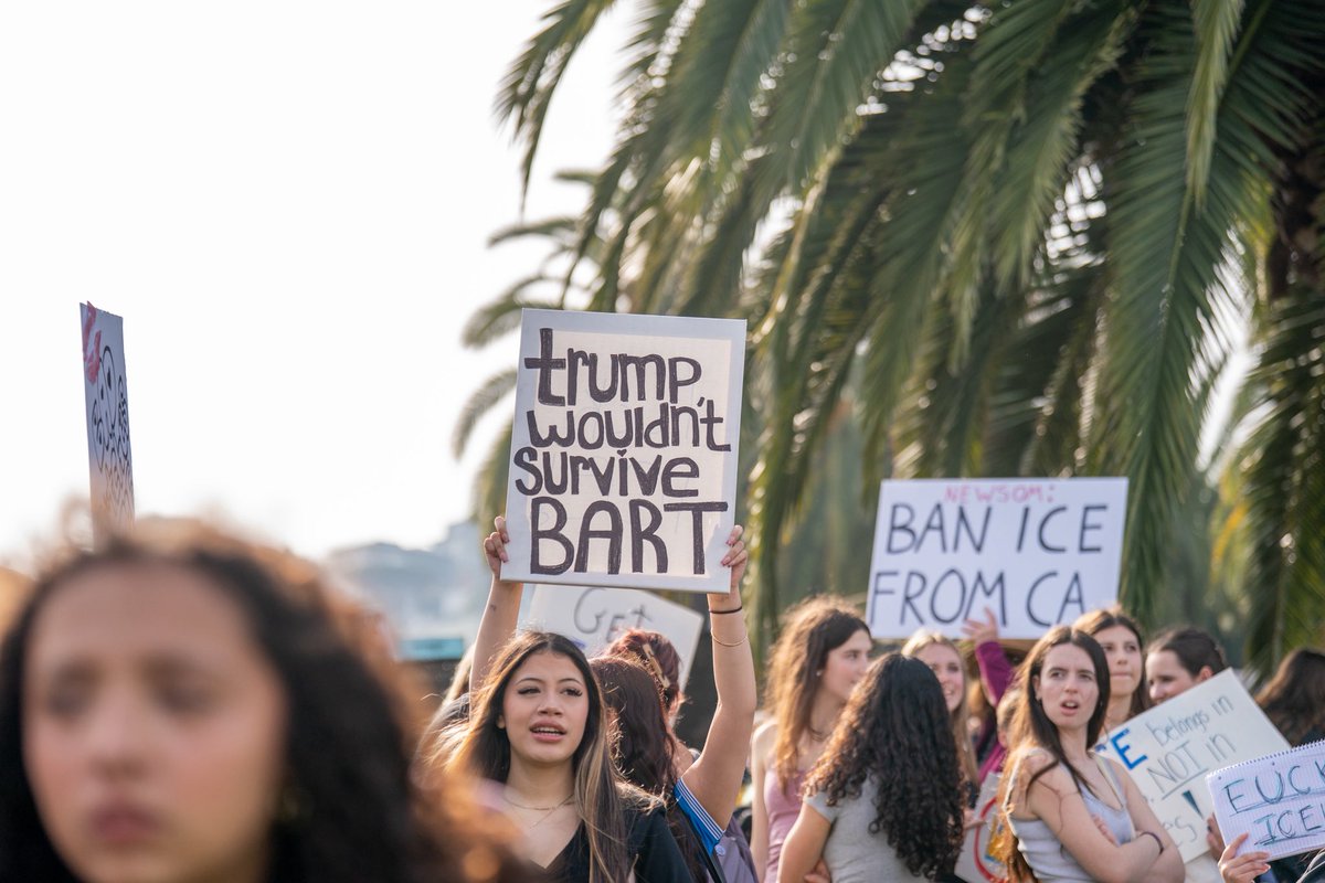 vnick198's tweet photo. Thousands of protesters marched from Dolores Park to Civic Center Plaza to protest Immigration and Customs Enforcements actions in Minneapolis and across the United States on Friday, Jan. 30, 2026 in San Francisco. https://t.co/mK52zcdaPg