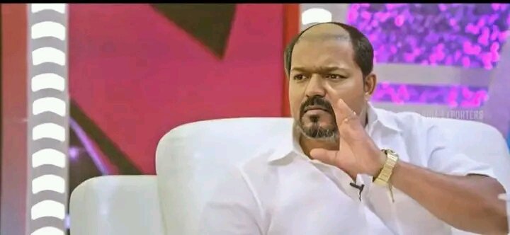 NDTV நிருபர்: நீங்க சினிமாவுல இருந்து அரசியலுக்கு வர்றீங்க...

விஜய்: தம்பி... கேரியர்... கேரியர்...
உச்சத்துல இருந்து வர்றேன்னு சொல்லுங்க...!!!