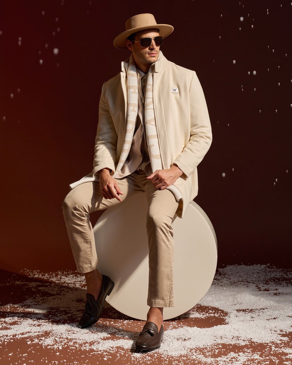 GFerreOfficial's tweet image. Luxury shaped by structure. #GianfrancoFerre #HolidayCollection