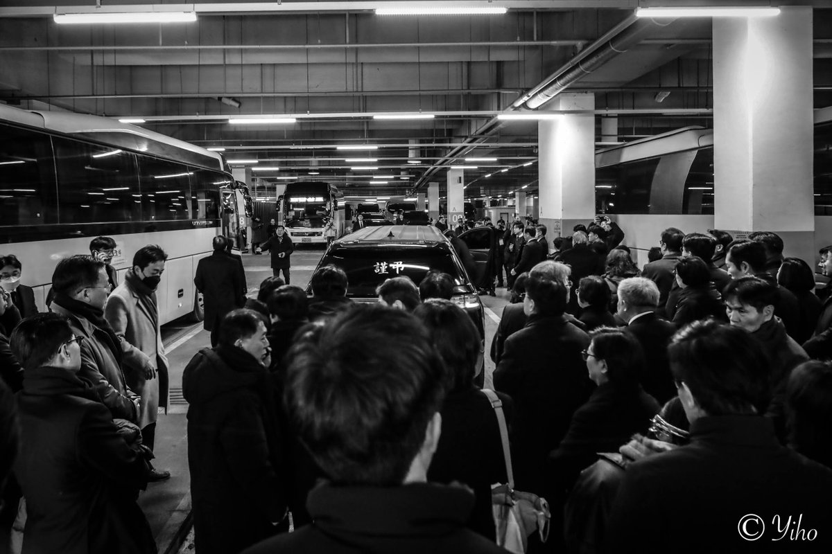 이해찬 대표님, 마지막 길 배웅해드리고 왔습니다. 
이제 무거운 짐 내려놓으시고 부디 평안하십시오.
대표님께서 닦아놓으신 길,
제게 주신 가르침 잊지 않겠습니다.
정말 감사했습니다.